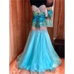 Tony Bowls Dresses - Pageant Dress/ Prom Dress/ Homecoming Court Dress Tony Bowls Dresses - Pageant Dress/ Prom Dress/ Homecoming Court Dress